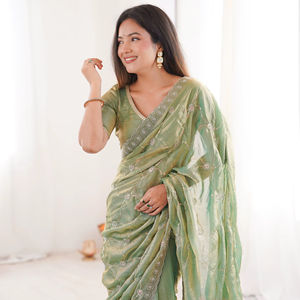 Sari de diseñador de satén Fendi puro y de alta calidad con bordado de cuentas y ribete con pedrería, más blusa de satén a juego con encaje listo para usar. - Product Image 1