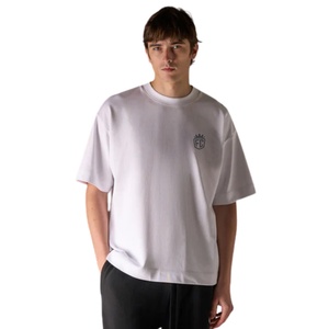 T-shirt en coton blanc surdimensionné pour homme, logo minimaliste sur la poitrine, streetwear, manches courtes, tee-shirt décontracté tendance, vente en gros, fabrication OEM - Product Image 1