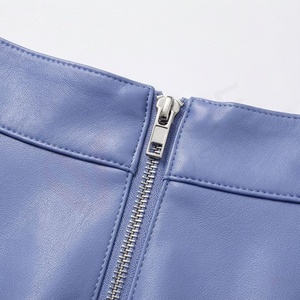 Minifalda de cuero sintético morado para mujer, cintura alta, brillante, línea A, falda corta - Product Image 4