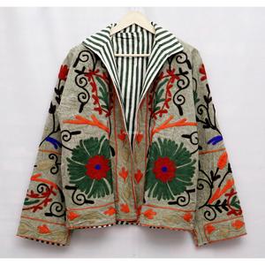 Chaqueta Ecológica de Algodón con Bordado Floral a Mano en Verde para Mujer, Cuello Mandarín, Manga Larga, Cierre Abierto - Product Image 2