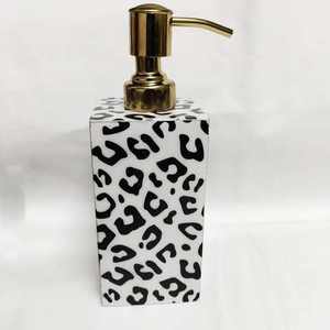 Juego de Accesorios de Baño de Plástico Polivinílico Impreso, Color Blanco, con Dispensador de Jabón, para Exportación - Product Image 4