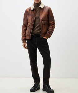 Veste bomber vintage en peau de mouton marron pour homme MICAH, veste de pilote en cuir vieilli avec col en fourrure et poches - Product Image 1