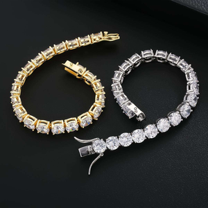 สร้อยข้อมือเทนนิสโมอิสซาไนต์ทรงกลมสีทองพร้อมการฝังแบบคลาสสิก - Product Image 5