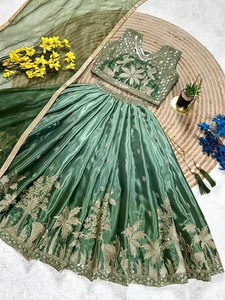 Conjunto de Lehenga Choli Bordado de Diseñador para Niñas con Dupatta, Traje Étnico para Fiestas y Bodas - Product Image 4