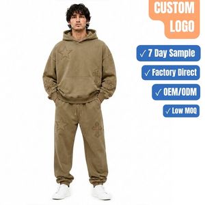 Ensemble de survêtement de voyage 2 pièces pour homme, sweat à capuche oversize et pantalon de jogging, avec patchs étoiles et croix, en polaire confortable, personnalisable, fabricant OEM en gros - Product Image 1