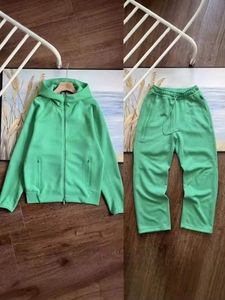 Conjunto de Sudadera con Capucha y Pantalones de Chándal de Forro Polar Técnico Personalizado con Logo para Hombre, con Cremallera Completa, Diseño de 3 Paneles y Estampado de Moda - Product Image 4