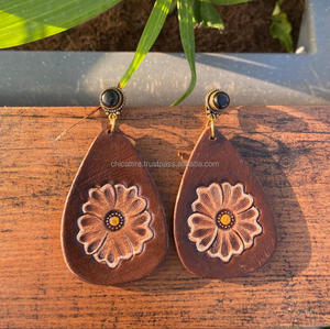 Boucles d'oreilles en cuir usiné à la main boucles d'oreilles Boho en cuir véritable personnalisées haute qualité peintes à la main bijoux faits main pour femmes occidentales - Product Image 4