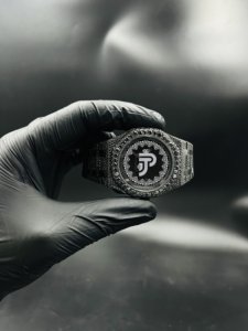 นาฬิกาข้อมือแฟชั่นผู้ชายสุดหรู สแตนเลสสีดำ ประดับเพชรแบบ Iced Out สไตล์ฮิปฮอป ระบบออโตเมติก เครื่องประดับสั่งทำพิเศษ - Product Image 4