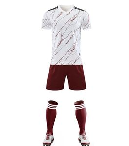 Ensemble maillot et short de foot personnalisé par sublimation, rouge et noir, respirant, polyester, adulte unisexe - Product Image 4