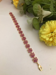 Pulsera de Perlas Reales de Latón de Primera Calidad con Baño de Oro, Diseño Moderno para Fiestas, Bodas y Eventos, para Mujer - Product Image 4