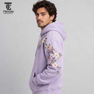 Sudadera con capucha bordada para hombre, elegante y cómoda, combina tela acogedora con bordados detallados y comodidad moderna para atuendos casuales diarios y viajes. - Product Image 3