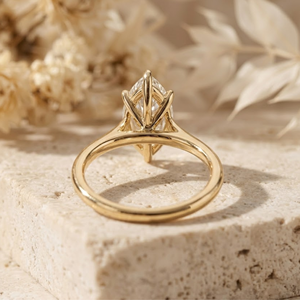 แหวนหมั้นเพชรโมอิสซาไนต์ทรงมาร์คีส์ ทอง 14K รับรองโดย IGI เครื่องประดับงานแต่งงานและงานเลี้ยงสุดหรูแบบมินิมอล - Product Image 3