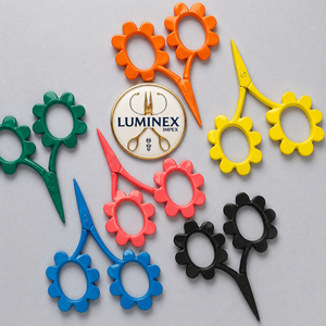 Ciseaux à broder LUMINEX IMPEX Putford blancs, petits, bicolores, à pointe arrondie, pour droitiers, à manche court, Degen - Product Image 6