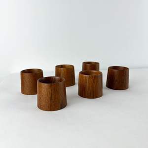 Anillo para Servilletas de Madera Mindful Living que Promueve Alternativas Sostenibles para Entretenimiento y Decoración Conscientes - Product Image 1