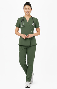 Ensemble haut de gamme pour femmes : Blouse médicale à boutons latéraux et pantalon cargo – Tenue médicale durable – Fournisseur de vêtements en gros pour usines - Product Image 6