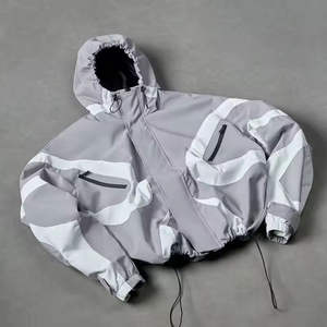 Chaqueta con Capucha Impermeable y Cortavientos para Hombre, Diseño Personalizado OEM, Fabricada con Materiales Ecológicos, Transpirables y Bordados de Alta Calidad - Product Image 2