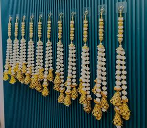 พวงมาลัยปอมปอมสีขาวและกระดิ่ง – งานแต่งงานแบบอินเดีย, ตกแต่งมันดาปและเวที, ฉากหลังดอกไม้สีขาว, ตกแต่งพูจาและดิวาลี - Product Image 4