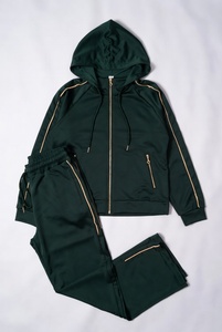 Conjunto Deportivo de Dos Piezas con Capucha Personalizado OEM, Chaqueta y Pantalón Corto, Secado Rápido - Product Image 4