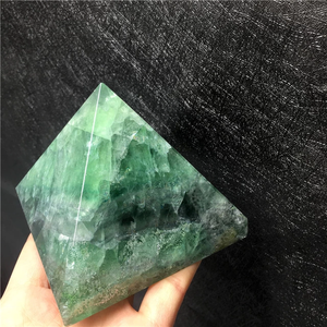 Vente en gros Pyramide de fluorite verte Pierres brutes pour la guérison de l'anxiété et des chakras Vente en gros Lot pyramide polie - Product Image 1