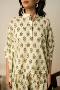 Ensemble de vêtements de détente en coton à motifs floraux pour femmes, deux pièces, coupe décontractée, haut et pantalon |   Vêtements de maison confortables, tenue décontractée d'été - Product Image 2