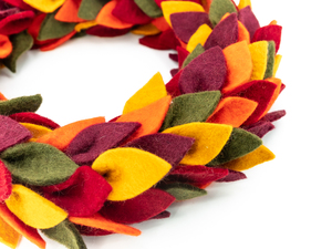 Corona de Hojas de Fieltro y Lana para Puerta - Decoración de Otoño/Acción de Gracias - Product Image 3