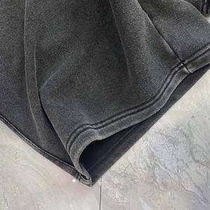 Conjunto de camiseta y pantalones cortos con efecto acid wash, estilo oversized, personalizado para hombre, para verano. - Product Image 4