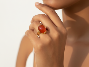 Anillo Ovalado de Cornalina en Latón Chapado en Oro - Product Image 2