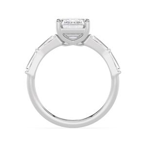 Bague de fiançailles en diamant de laboratoire taille émeraude en or rose 10K avec accents latéraux baguette effilés et allure nuptiale - Product Image 4