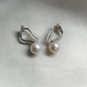Perles d'eau douce rondes impeccables de bonne qualité, boucles d'oreilles à clip en argent S925 avec anneaux d'oreille en silicone, produit fin à clipser - Product Image 3