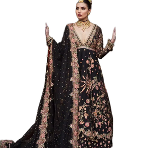 Robe de mariée luxueuse et élégante avec dentelle, cristaux et volants, qualité supérieure, longueur au sol, tenue pakistanaise de qualité premium - Product Image 4