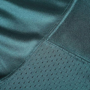 Camiseta de entrenamiento de fútbol americano personalizada - Camiseta deportiva de malla transpirable, ropa deportiva ligera con cuello en V para equipos - Product Image 5