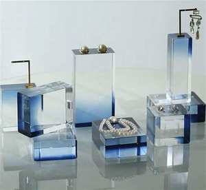 Bloque de exhibición cuadrado de acrílico Premium Elegante soporte rectangular para exhibir anillos y joyas en entornos minoristas o personales - Product Image 6