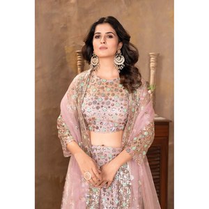 Magnifique Lehenga Choli rose en polyester de Heera Creation pour les occasions spéciales, avec un imprimé brillant élégant et des broderies de sequins. - Product Image 3