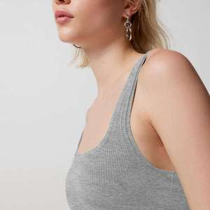 เสื้อกล้ามผ้าฝ้ายนุ่มทรงพอดีตัวสำหรับผู้หญิงไซส์ใหญ่ สไตล์ลำลองแฟชั่นฤดูร้อน รับสั่งซื้อจำนวนมาก - Product Image 4