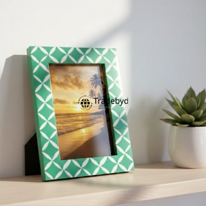 Marco de Fotos Decorativo Elegante con Incrustaciones de Resina Hechas a Mano, Acabado Brillante de Primera Calidad, por Tradebyd - Product Image 4