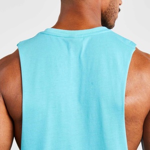 Camiseta sin mangas deportiva para hombre, 100% algodón, que absorbe el sudor, con logo frontal, ideal para correr y actividades deportivas. - Product Image 4
