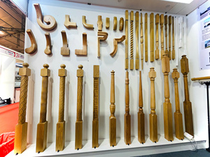 Nuevos y Ecológicos Accesorios de Madera Maciza Tradicionales para Escaleras Interiores y Exteriores: Postes de Nogal y Componentes de Escalera. - Product Image 4