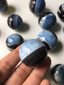 Piedra preciosa de ágata semipreciosa de esfera tallada de ópalo azul Owyhee para curación metafísica y decoración del hogar - Product Image 4