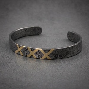 Bracelet manchette en acier de Damas – Incrustation en laiton pour homme, style viking rustique, bague d'engagement en forme de lune, cadeau pour lui - Product Image 5