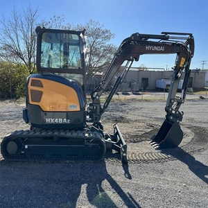 Mini-excavatrice Hyundai d'occasion conçue pour des travaux de terrassement précis, de creusement de fossés, d'aménagement paysager et de construction générale. - Product Image 3