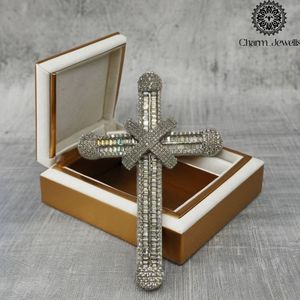จี้ Charm_Jewels เงินแท้ 925 ประดับเพชรโมอิสซาไนต์ทรงกลม ดีไซน์แบบฝังขอบสไตล์ฮิปฮอป รับรองโดย IGI ชุบทอง เหมาะสำหรับทุกเพศทุกวัย - Product Image 1