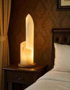 Lampe de table en onyx spirale artisanale, élégante, en pierre naturelle, éclairage de chevet pour la décoration de la maison et les intérieurs modernes - Product Image 6