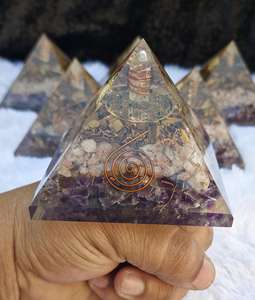 Pyramide d'orgone naturelle la plus vendue avec œil de tigre pour la force, la motivation et la guérison des chakras, disponible à bon prix - Product Image 4