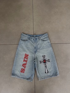 Shorts en jean brodés, déchirés, délavés à l'acide, avec logo personnalisé, patchwork, bords bruts, qualité durable, respirant, style urbain - Product Image 4