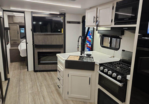 Vente en gros de caravanes abordables 2024 2023 2022 Camper Forest River Alpha Wolf 26DBH-L, caravanes de voyage - Product Image 4