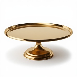 Support à gâteau en métal design avec structure en laiton et finition dorée pour une présentation élégante des desserts et un style d'événement luxueux - Product Image 5