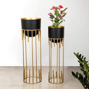 Supports à fleurs modernes en métal plaqué or avec pots noirs pour plantes d'intérieur, design circulaire, style minimaliste - Product Image 3