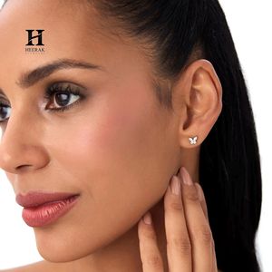 Delicados Pendientes de Diamantes con Forma de Mariposa – Oro de 14k con Diamantes Certificados – Fabricante de Joyería Fina - Product Image 2