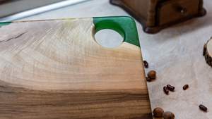 Planche à découper rectangulaire en résine Green Aura, écologique, passe au lave-vaisselle, avec manche en bois, épaisseur 1,5 cm - Product Image 4