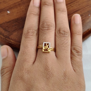 Anillo Cuadrado Floral Geométrico de Diamantes en Oro Amarillo de 18K para Mujer, Joyería Fina Moderna y Minimalista para Boda, Aniversario o Fiesta, Regalo - Product Image 3